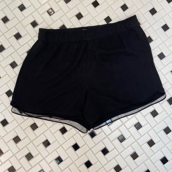 Aritzia Babaton Norbert Short - Picture 2 of 3